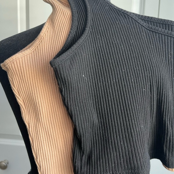 One Shoulder Ribbed Crop Tank Set (2) - Picture 5 of 6